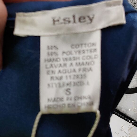 NWT Esley dress with charming high-waisted bodice - Picture 8 of 8